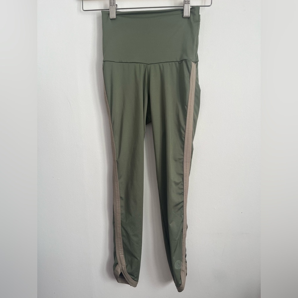 Rose Buddha Recycled Sage Green High-Waisted Crop Leggings - US 2